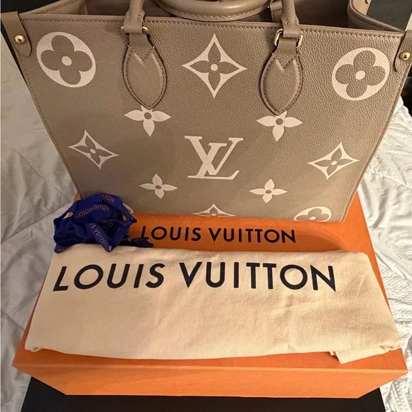 Louis Vuitton Taupe Tote with Light Pink Monogram - Picture 2 of 6